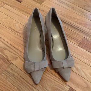 Ann Taylor suede tan kitten heel pumps